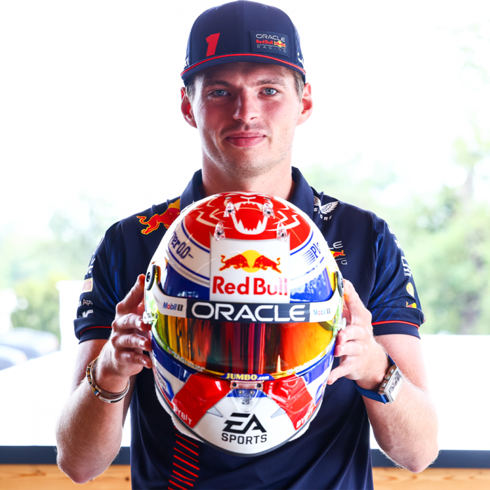 1:4 Retro Helmet 2023 - Max Verstappen image