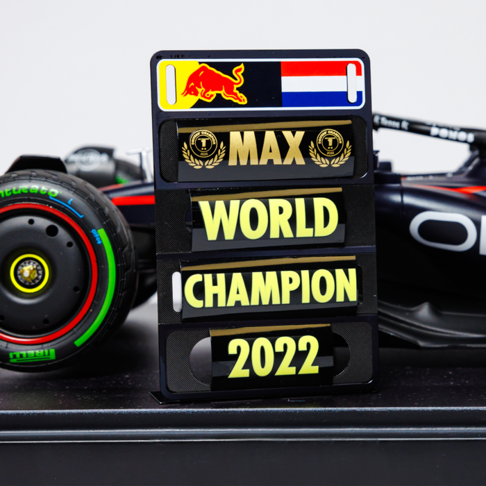 1:12 RB18 - Japan 2022 - World Champion image