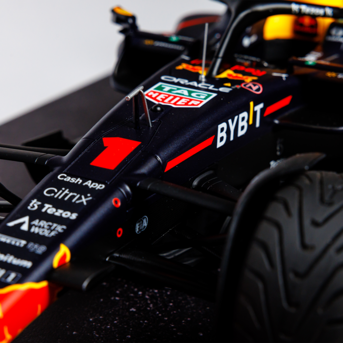 1:12 RB18 - Japan 2022 - World Champion image