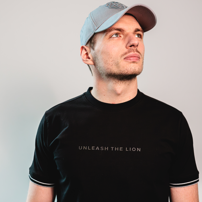T-shirt - Black - Unleash The Lion image